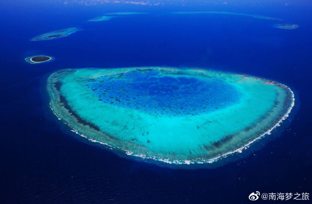 旅行的前半段是看盡風(fēng)景,后半段是看清自己。